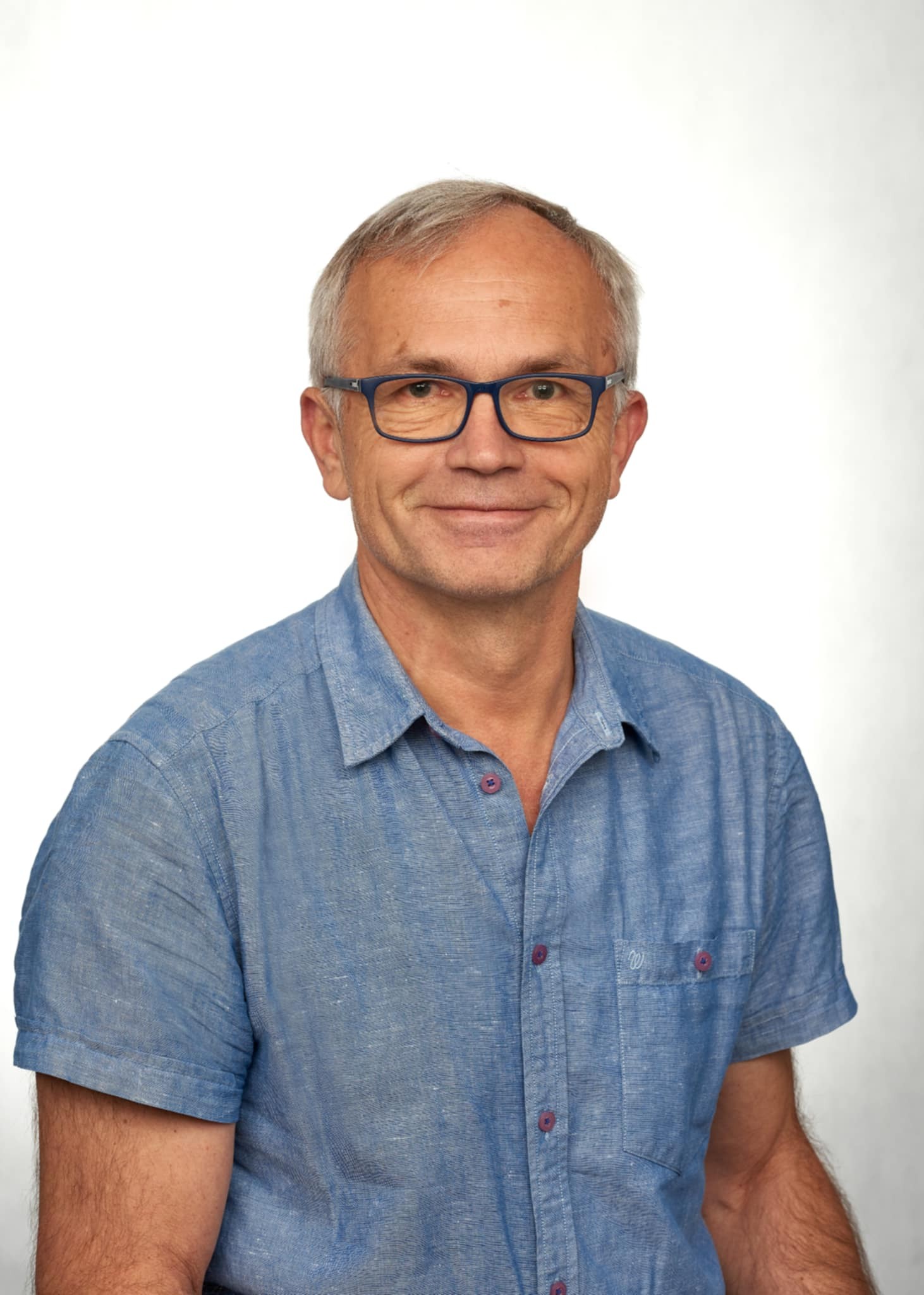 Stefan Podedworny \u2014 autor książki Cicha Manipulacja