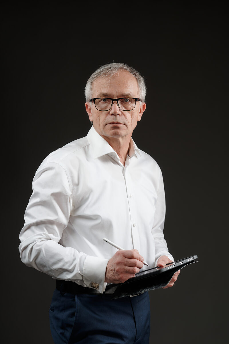 Stefan Podedworny — autor książki Cicha Manipulacja